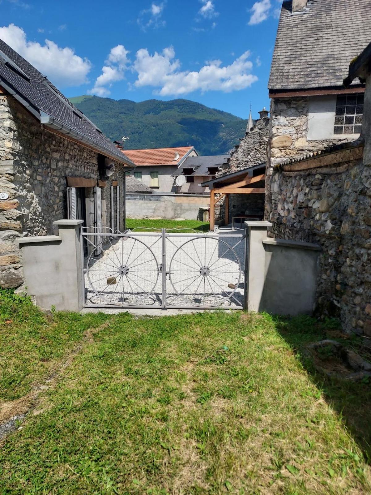 Maison De Village Au Pied Des Pyrenees Marignac  Экстерьер фото